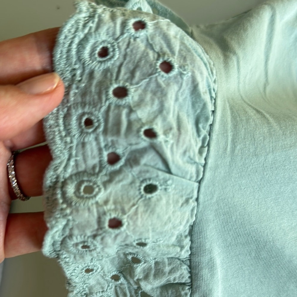 Women's Ruffled Top - Picture 4 of 6